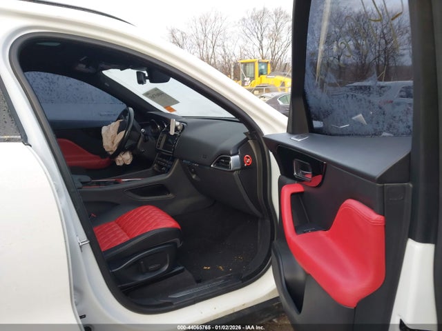 2017 JAGUAR F-PACE SADCJ2BV2HA075243 Photo 4