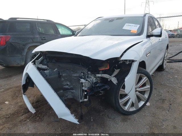 2017 JAGUAR F-PACE SADCJ2BV2HA075243 Photo 5