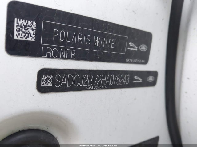 2017 JAGUAR F-PACE SADCJ2BV2HA075243 Photo 8