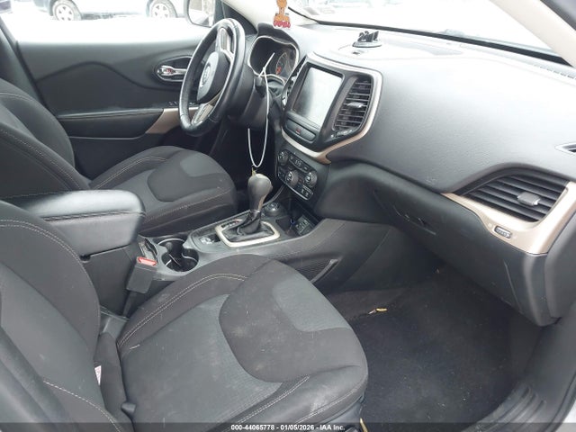 Продажа на аукционе авто 2017 Jeep Cherokee Latitude 4x4, vin: 1C4PJMCS1HD213804, номер лота: 44065778