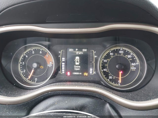 Продажа на аукционе авто 2017 Jeep Cherokee Latitude 4x4, vin: 1C4PJMCS1HD213804, номер лота: 44065778