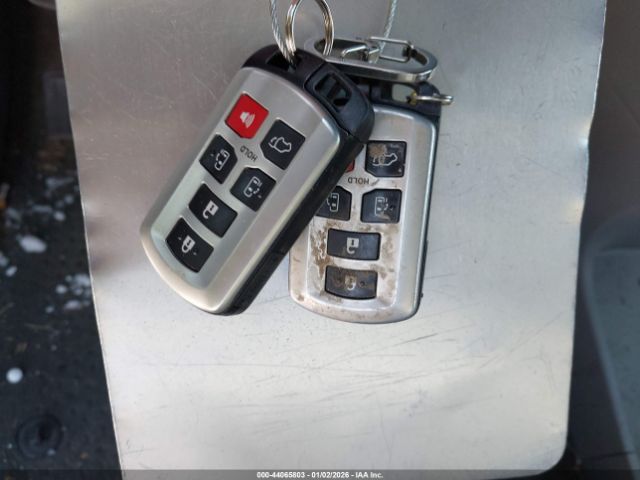 2016 TOYOTA SIENNA 5TDYK3DC5GS748804 Photo 10