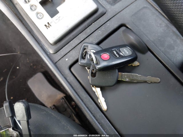 2004 MAZDA MAZDA3 JM1BK343141110404 Photo 10