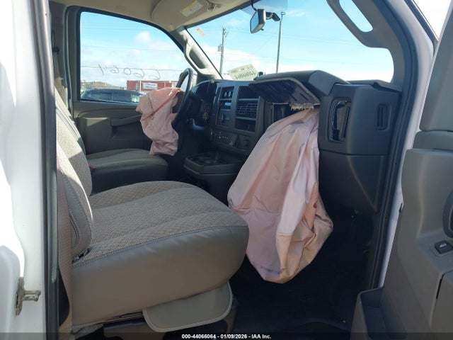 1GTW7AF75N1218713 GMC Savana Cargo Rwd 2500 Regular Wheelbase Work Van