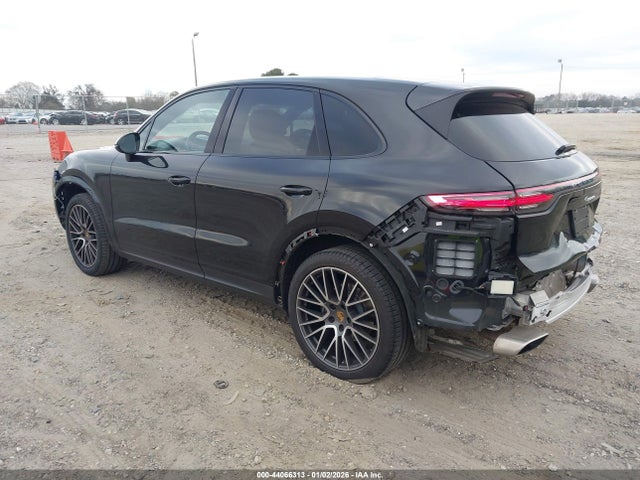 2019 PORSCHE CAYENNE WP1AA2AY8KDA07581 Photo 2