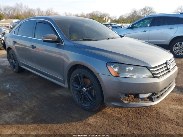 2015 VOLKSWAGEN PASSAT 1VWCV7A31FC068263