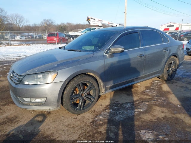 2015 VOLKSWAGEN PASSAT 1VWCV7A31FC068263 Photo 1