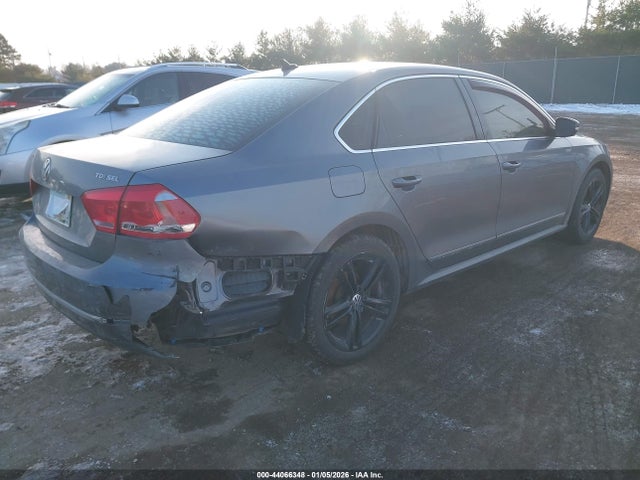 2015 VOLKSWAGEN PASSAT 1VWCV7A31FC068263 Photo 3