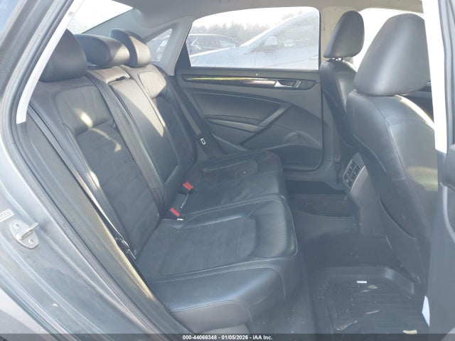 2015 VOLKSWAGEN PASSAT 1VWCV7A31FC068263 Photo 7