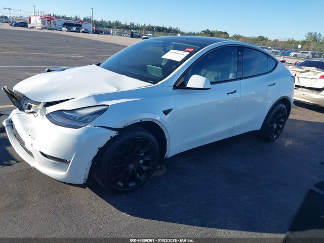 2022 TESLA MODEL Y 7SAYGDEE9NF385502 Photo 1