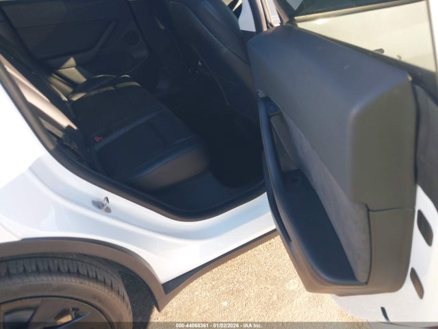 2022 TESLA MODEL Y 7SAYGDEE9NF385502 Photo 7