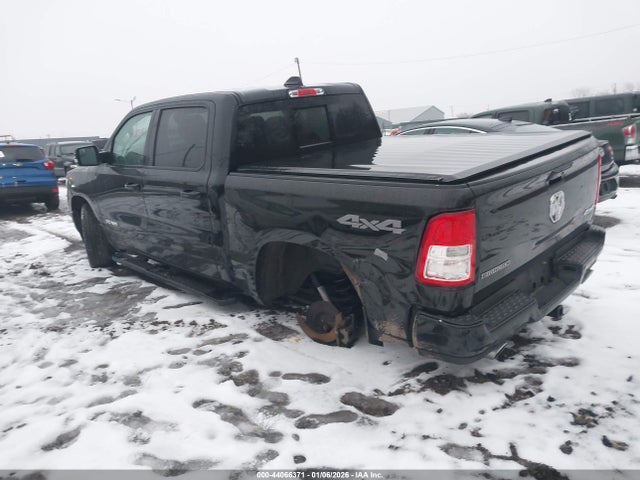 2019 RAM 1500 1C6SRFFT1KN885924 Photo 2