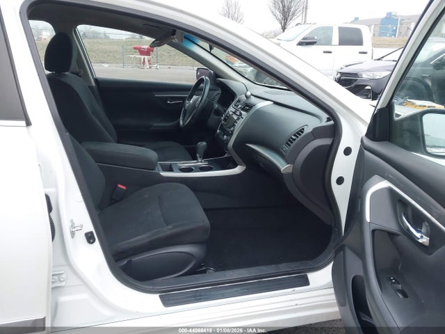 2015 Nissan Altima 2.5 Sv მანქანა იყიდება აუქციონზე, vin: 1N4AL3APXFC173062, აუქციონის ნომერი: 44066418