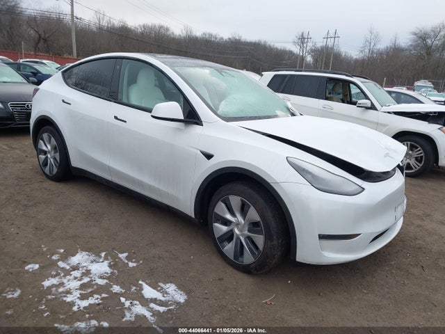 2023 TESLA MODEL Y 7SAYGDEE8PA105374 Photo 0