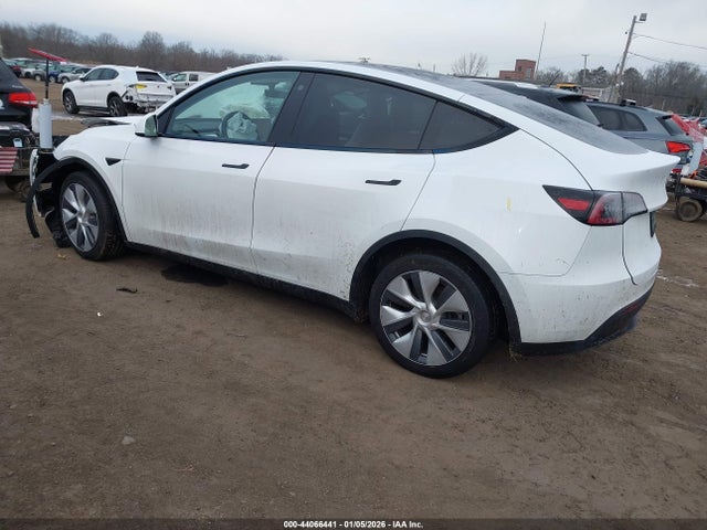 2023 TESLA MODEL Y 7SAYGDEE8PA105374 Photo 2