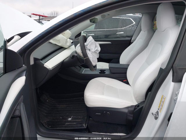 2023 TESLA MODEL Y 7SAYGDEE8PA105374 Photo 4
