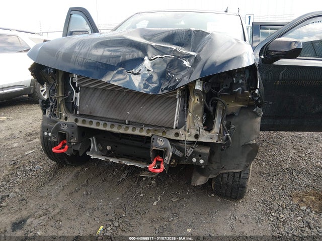 1GNSKPKD5NR102898 Chevrolet Tahoe 4wd Z71