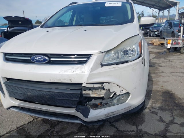 1FMCU9G96GUB61123 Ford ESCAPE SE