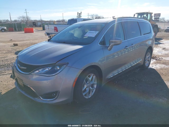 Chrysler Pacifica Touring-l 2017 2C4RC1BG6HR795037 Image 2