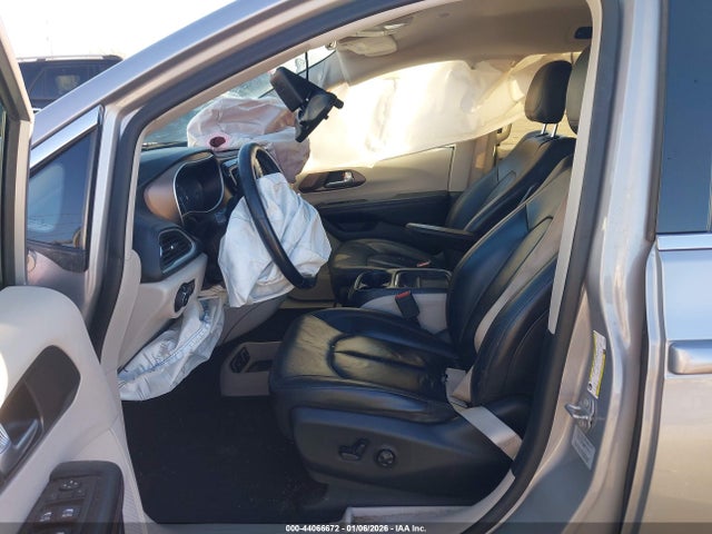 Chrysler Pacifica Touring-l 2017 2C4RC1BG6HR795037 Image 5