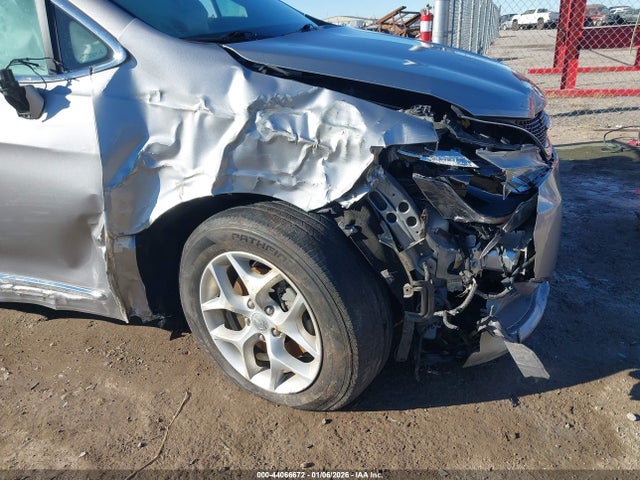 Chrysler Pacifica Touring-l 2017 2C4RC1BG6HR795037 Image 6