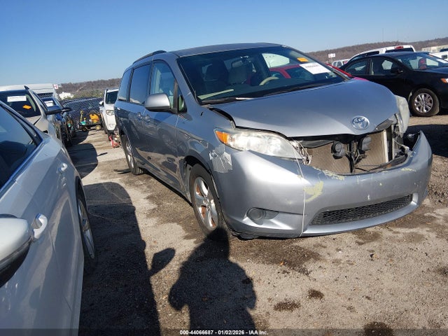 2014 Toyota Sienna Le V6 8 Passenger მანქანა იყიდება აუქციონზე, vin: 5TDKK3DC1ES447160, აუქციონის ნომერი: 44066687