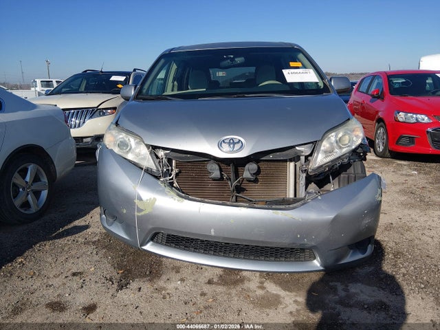 2014 Toyota Sienna Le V6 8 Passenger მანქანა იყიდება აუქციონზე, vin: 5TDKK3DC1ES447160, აუქციონის ნომერი: 44066687