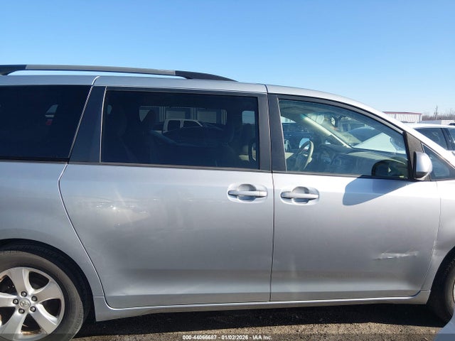 2014 Toyota Sienna Le V6 8 Passenger მანქანა იყიდება აუქციონზე, vin: 5TDKK3DC1ES447160, აუქციონის ნომერი: 44066687