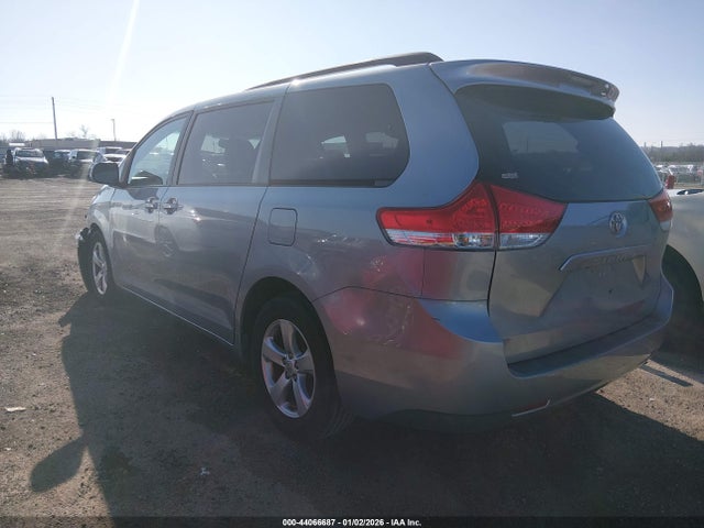 2014 Toyota Sienna Le V6 8 Passenger მანქანა იყიდება აუქციონზე, vin: 5TDKK3DC1ES447160, აუქციონის ნომერი: 44066687