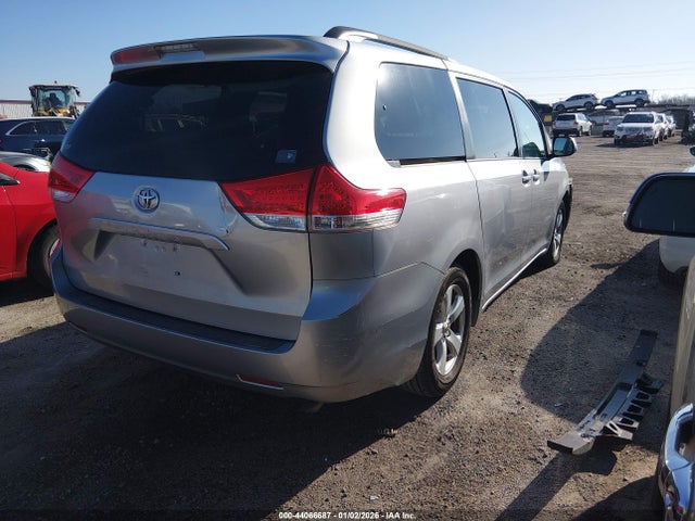 2014 Toyota Sienna Le V6 8 Passenger მანქანა იყიდება აუქციონზე, vin: 5TDKK3DC1ES447160, აუქციონის ნომერი: 44066687