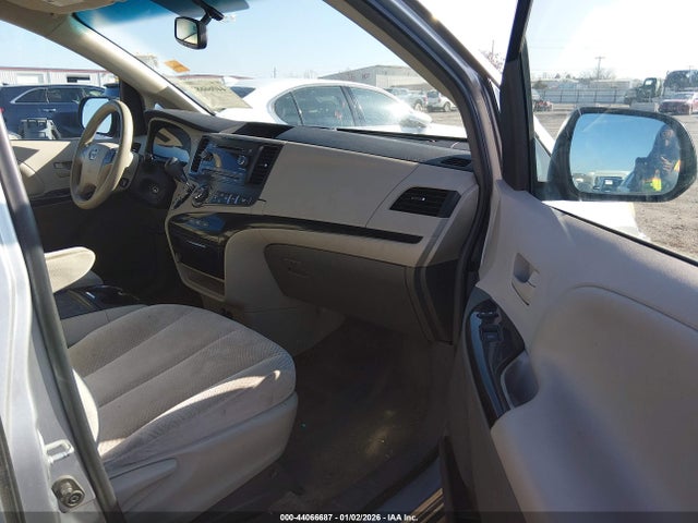 2014 Toyota Sienna Le V6 8 Passenger მანქანა იყიდება აუქციონზე, vin: 5TDKK3DC1ES447160, აუქციონის ნომერი: 44066687