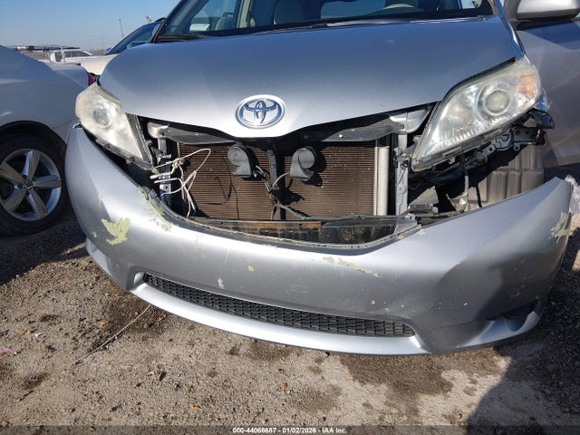 2014 Toyota Sienna Le V6 8 Passenger მანქანა იყიდება აუქციონზე, vin: 5TDKK3DC1ES447160, აუქციონის ნომერი: 44066687