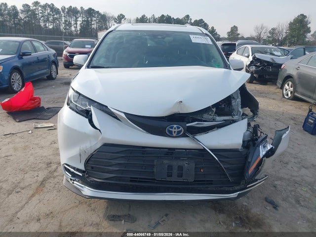 5TDJRKEC7NS136204 Toyota SIENNA XLE