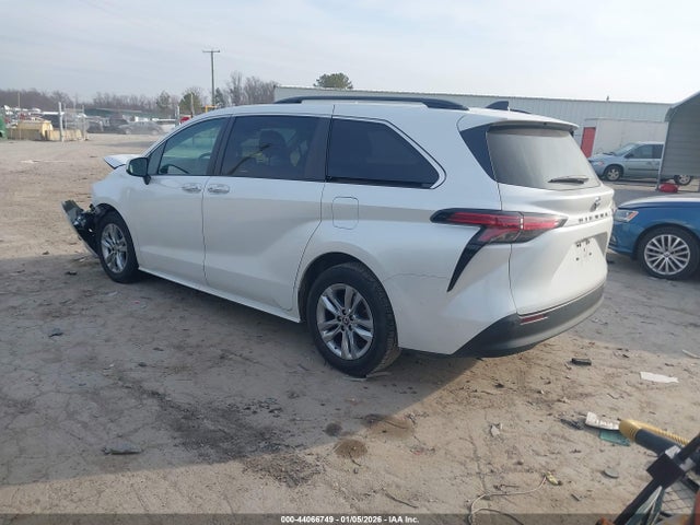 5TDJRKEC7NS136204 Toyota SIENNA XLE