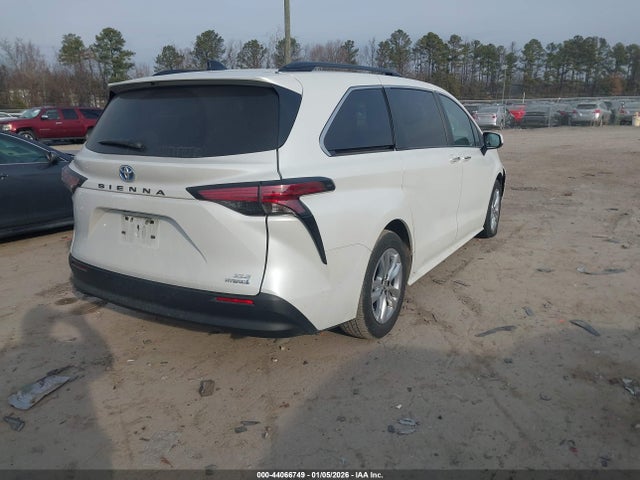 5TDJRKEC7NS136204 Toyota SIENNA XLE