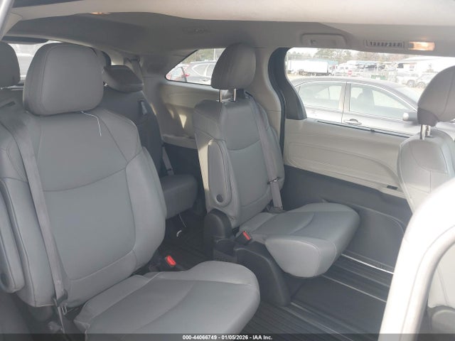 5TDJRKEC7NS136204 Toyota SIENNA XLE