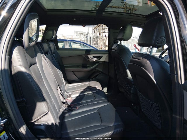 WA1AHAF75KD041916 Audi Q7 45 Premium