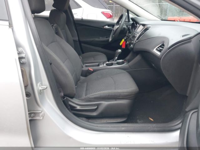 2017 CHEVROLET CRUZE 1G1BE5SM0H7108752 Photo 4