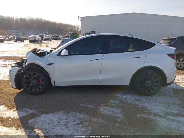 Tesla Model Y Performance Dual Motor All-wheel Drive 2022 7SAYGDEF2NF520604 Image 15