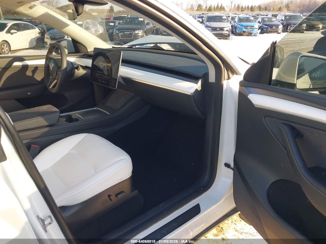 2022 TESLA MODEL Y 7SAYGDEF2NF520604 Photo 4