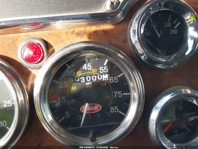44066919 :رقم المزاد ، 1XPCDB9XXTD369909 vin ، 1996 Peterbilt 377 مزاد بيع