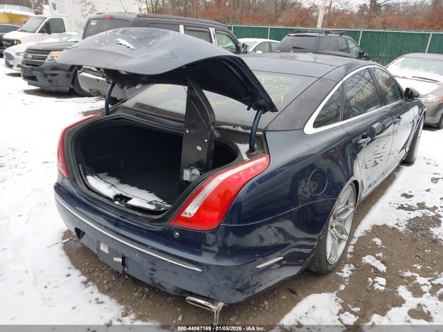2011 JAGUAR XJ SAJWA2GB8BLV12246 Photo 3