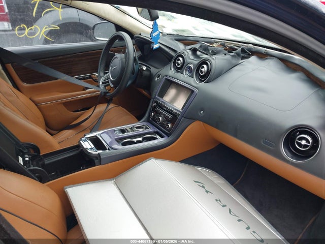 2011 JAGUAR XJ SAJWA2GB8BLV12246 Photo 4