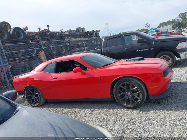 2C3CDZFJ0GH255036 Dodge Challenger 392 Hemi Scat Pack Shaker