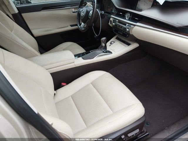 44067362 :رقم المزاد ، 58ABK1GG1GU028750 vin ، 2016 Lexus Es 350 مزاد بيع