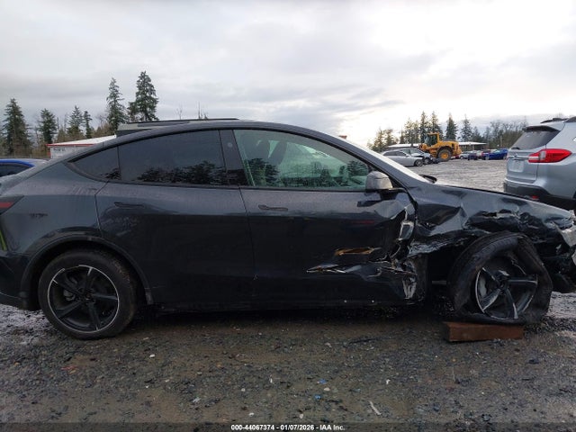 Tesla Model Y Premium Rear-wheel Drive 2026 7SAYGDED7TF423488 Image 14