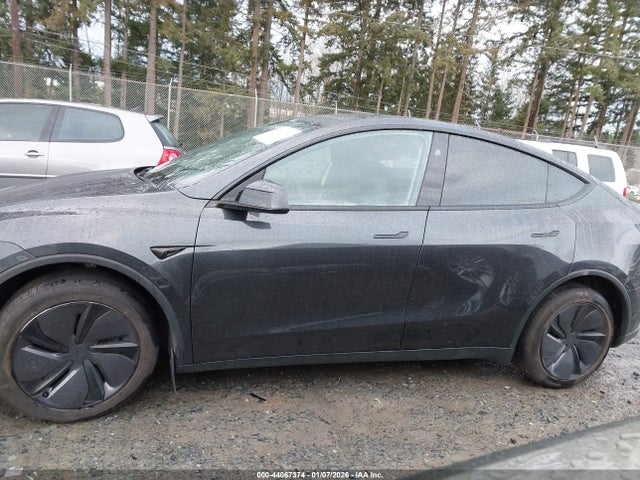 Tesla Model Y Premium Rear-wheel Drive 2026 7SAYGDED7TF423488 Image 15
