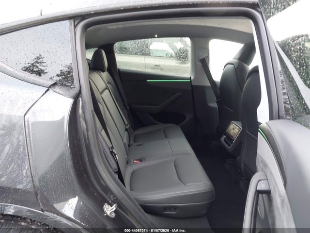 Tesla Model Y Premium Rear-wheel Drive 2026 7SAYGDED7TF423488 Image 21