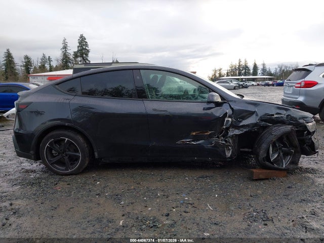 2026 TESLA MODEL Y 7SAYGDED7TF423488 Photo 5