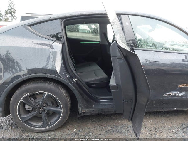 2026 TESLA MODEL Y 7SAYGDED7TF423488 Photo 7